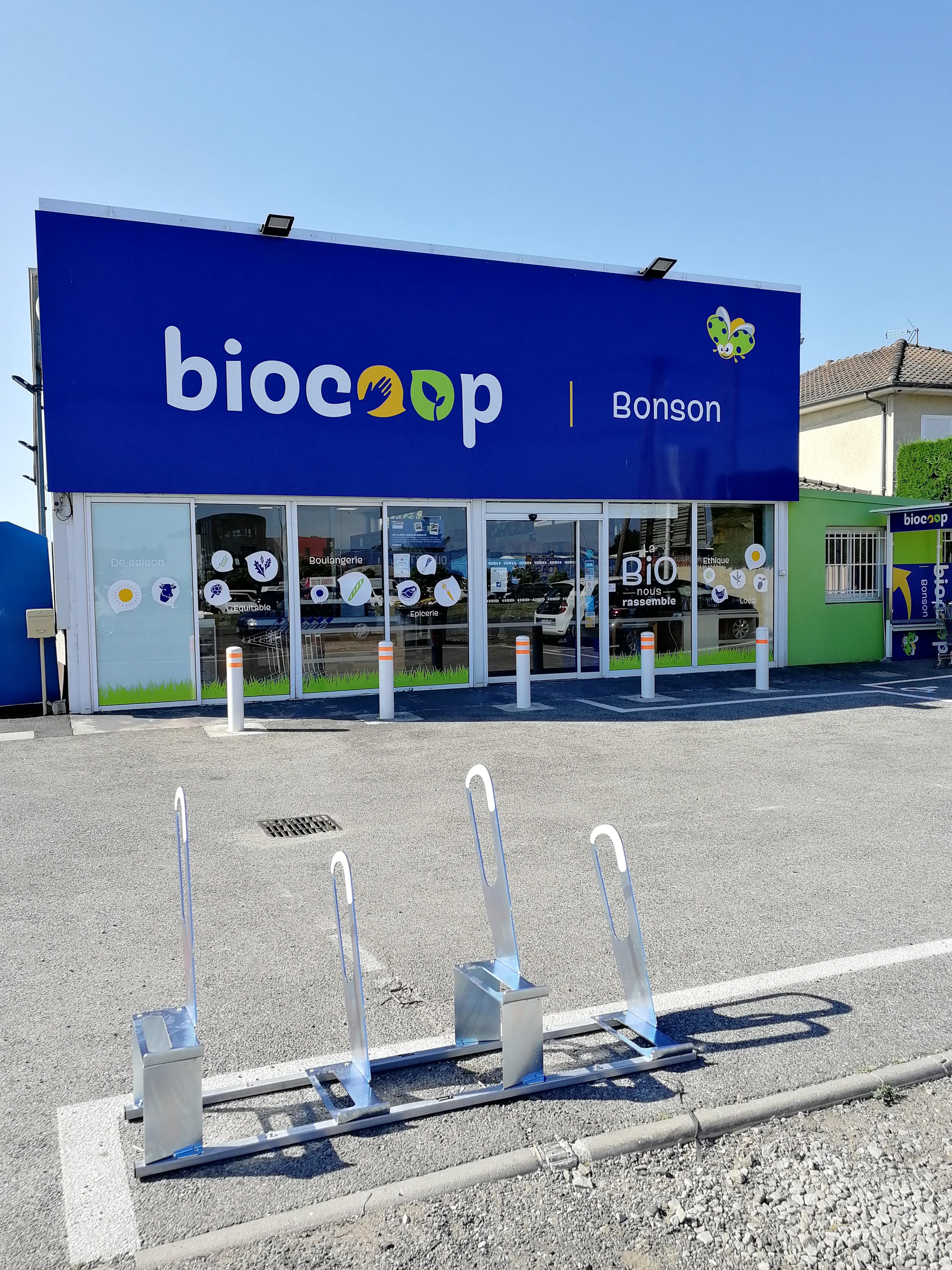 Un parking à vélo dans votre magasin Biococoop Biococcinelle Bonson